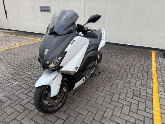 YAMAHA-TMAX-2014