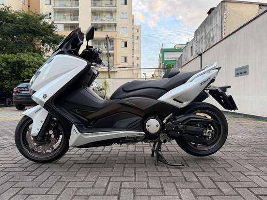 YAMAHA-TMAX-2014