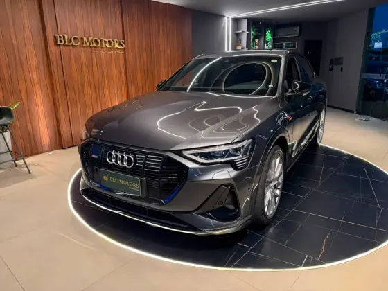 AUDI E-TRON ELÉTRICO SPORTBACK PERFORMANCE BLACK QUATTRO AUDI E-TRON ELÉTRICO SPORTBACK PERFORMANCE BLACK QUATTRO