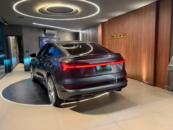 AUDI-E-TRON-2022