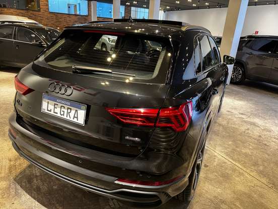AUDI-Q3-2023