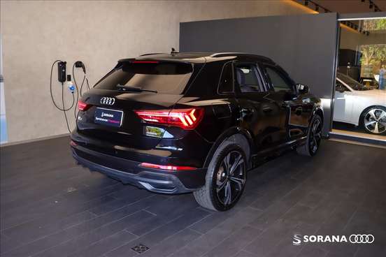 AUDI-Q3-2023