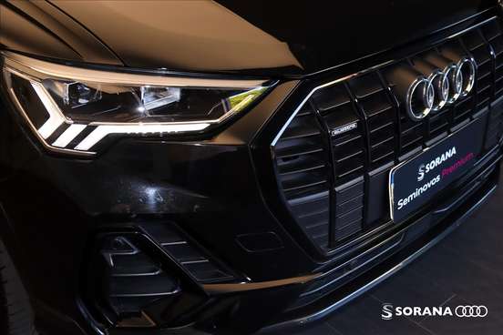 AUDI-Q3-2023