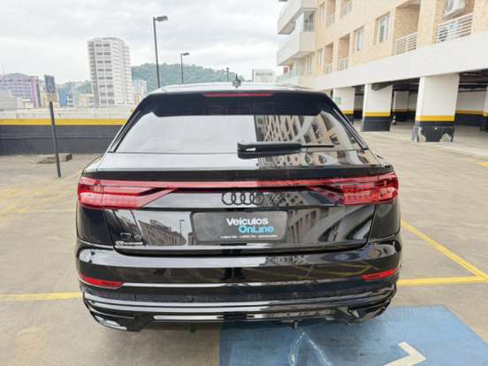 AUDI-Q8-2019