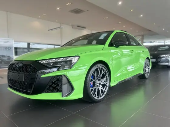 AUDI RS3 2.5 TFSI GASOLINA SEDAN TRACK QUATTRO S-TRONIC AUDI RS3 2.5 TFSI GASOLINA SEDAN TRACK QUATTRO S-TRONIC