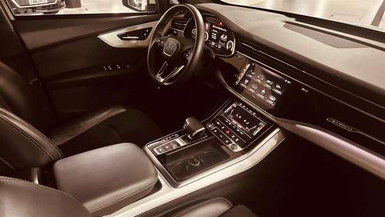 AUDI-Q7-2021