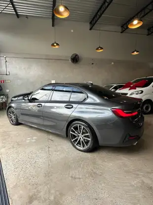 BMW-320i-2019