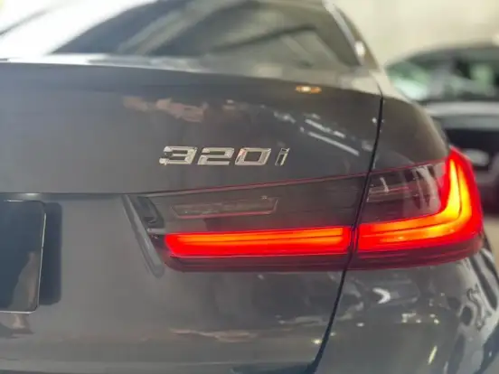 BMW-320i-2.0 16V TURBO GASOLINA SPORT AUTOMÁTICO BMW-320i-2019