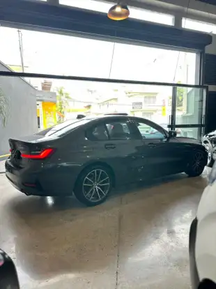 BMW-320i-2019