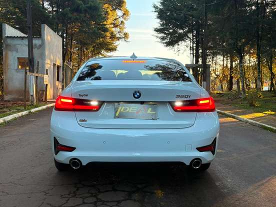 BMW-320i-2019