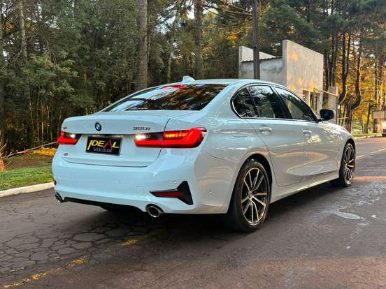 BMW-320i-2019