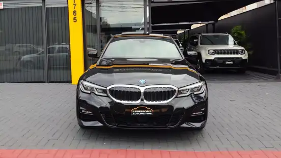 BMW-330e-2021