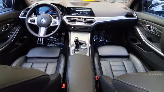 BMW-330e-2021