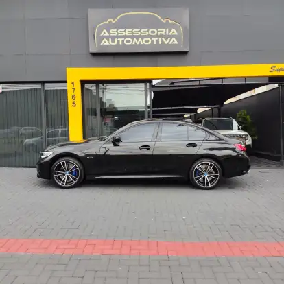 BMW-330e-2021