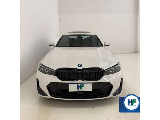 BMW-330e-2022