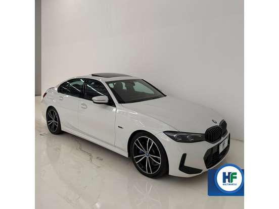 BMW-330e-2022