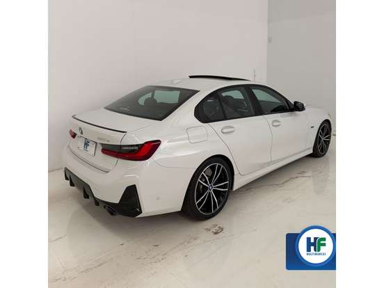 BMW-330e-2022