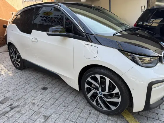 BMW i3 0.6 HÍBRIDO REX FULL 4P AUTOMÁTICO BMW i3 0.6 HÍBRIDO REX FULL 4P AUTOMÁTICO
