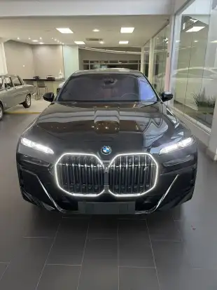 BMW-i7-2023