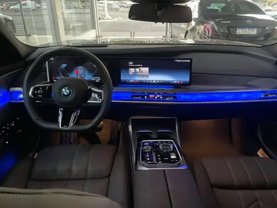 BMW-i7-2023