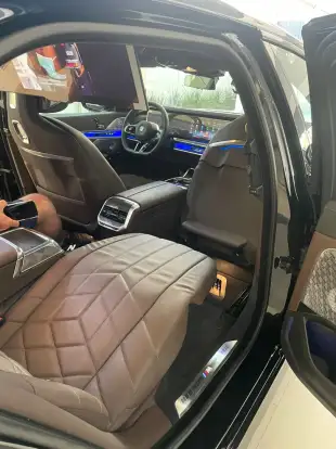 BMW-i7-2023
