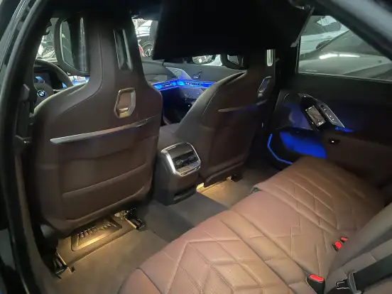 BMW-i7-2023
