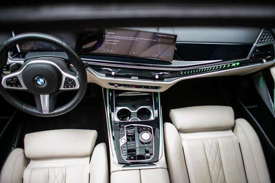 BMW-X7-2025