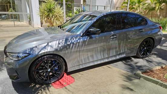 BMW-320i-2022