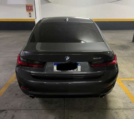 BMW-320i-2020