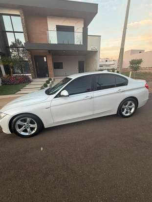 BMW-320i-2013