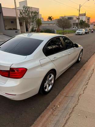 BMW-320i-2013