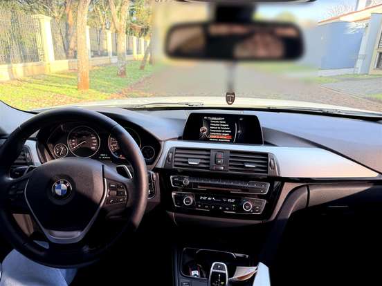 BMW-320i-2016