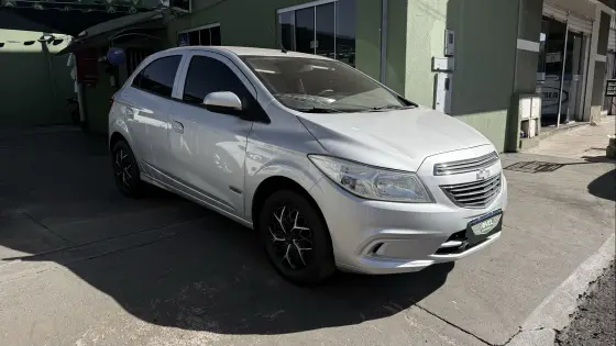 CHEVROLET ONIX 1.0 MPFI LT 8V FLEX 4P MANUAL CHEVROLET ONIX 1.0 MPFI LT 8V FLEX 4P MANUAL