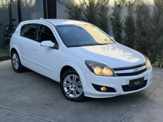 CHEVROLET VECTRA 2.0 MPFI GT HATCH 8V FLEX 4P MANUAL CHEVROLET VECTRA 2.0 MPFI GT HATCH 8V FLEX 4P MANUAL