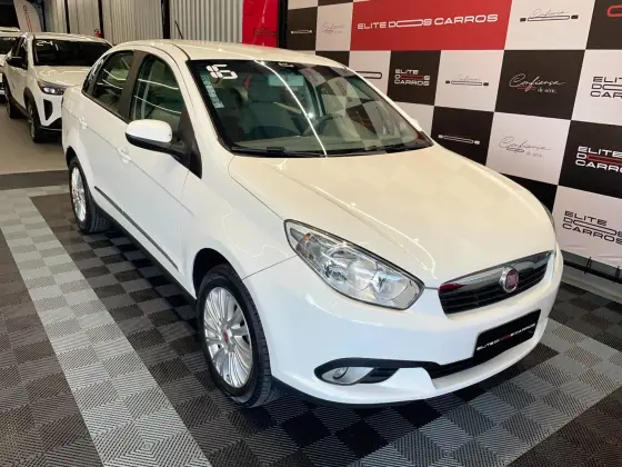 FIAT GRAND SIENA 1.6 MPI ESSENCE 16V FLEX 4P MANUAL FIAT GRAND SIENA 1.6 MPI ESSENCE 16V FLEX 4P MANUAL