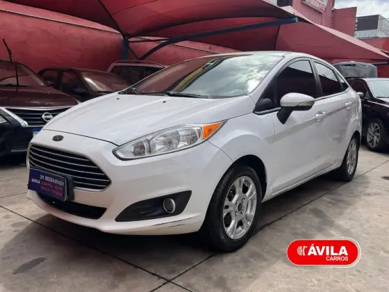 FORD FIESTA 1.6 SE HATCH 16V FLEX 4P POWERSHIFT FORD FIESTA 1.6 SE HATCH 16V FLEX 4P POWERSHIFT
