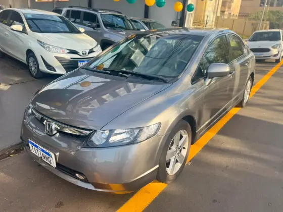 HONDA CIVIC 1.8 LXS 16V FLEX 4P AUTOMÁTICO HONDA CIVIC 1.8 LXS 16V FLEX 4P AUTOMÁTICO