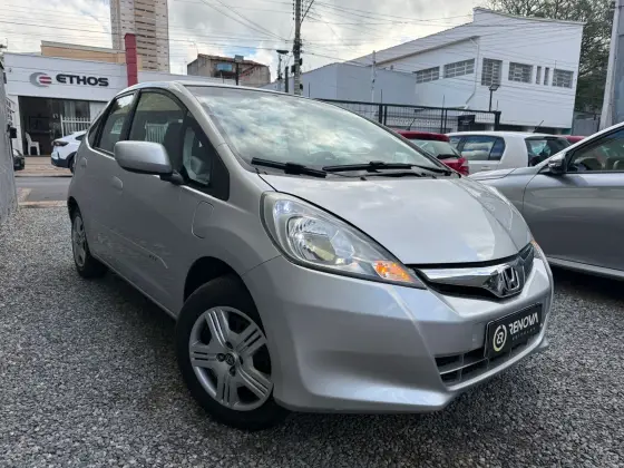 HONDA FIT 1.4 DX 16V FLEX 4P MANUAL HONDA FIT 1.4 DX 16V FLEX 4P MANUAL