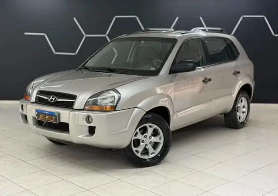 HYUNDAI TUCSON 2.0 MPFI GL 16V 142CV 2WD GASOLINA 4P AUTOMÁTICO HYUNDAI TUCSON 2.0 MPFI GL 16V 142CV 2WD GASOLINA 4P AUTOMÁTICO