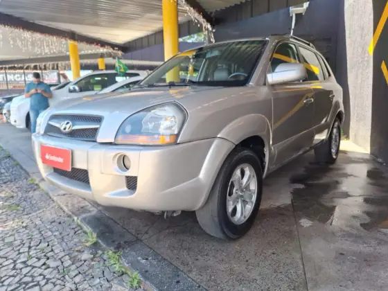 HYUNDAI TUCSON 2.0 MPFI GL 16V 142CV 2WD GASOLINA 4P MANUAL HYUNDAI TUCSON 2.0 MPFI GL 16V 142CV 2WD GASOLINA 4P MANUAL
