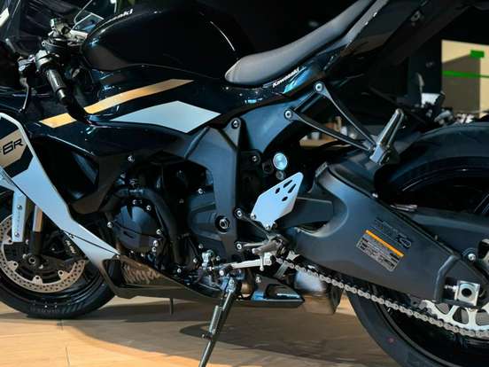 KAWASAKI-NINJA ZX-6R-2025