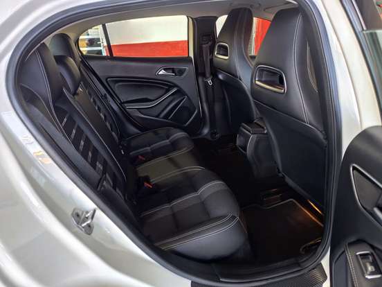 MERCEDES-BENZ-GLA 200-2017