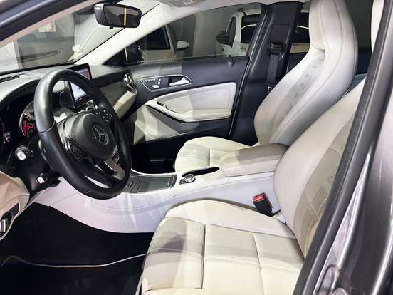 MERCEDES-BENZ-GLA 200-2019