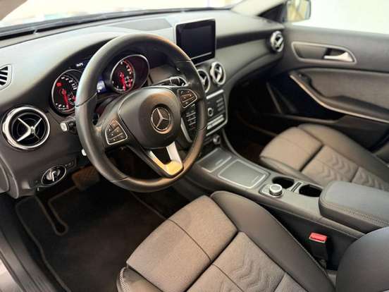 MERCEDES-BENZ-GLA 200-2017