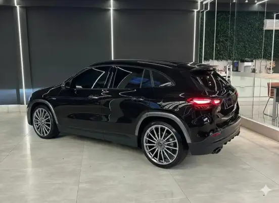 MERCEDES-BENZ-GLA 35 AMG-2025