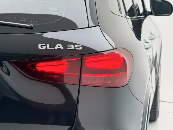 MERCEDES-BENZ-GLA 35 AMG-2024