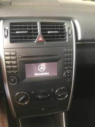 MERCEDES-BENZ-B 180-2010