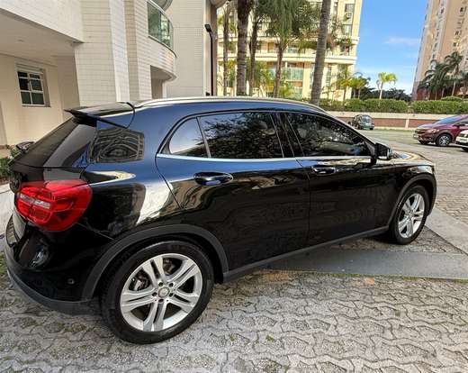MERCEDES-BENZ-GLA 200-2017