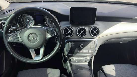 MERCEDES-BENZ-GLA 200-2016