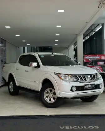 MITSUBISHI L200 TRITON 2.4 16V TURBO DIESEL SPORT HPE CD 4P 4X4 AUTOMÁTICO MITSUBISHI L200 TRITON 2.4 16V TURBO DIESEL SPORT HPE CD 4P 4X4 AUTOMÁTICO